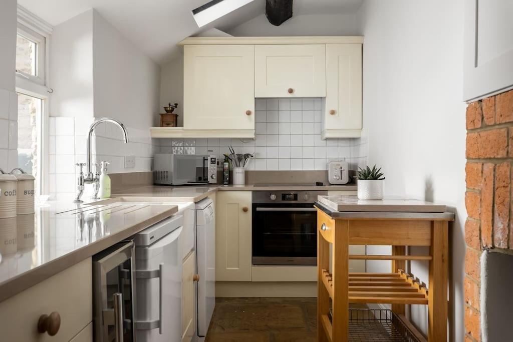 Charming 17Th Century Cotswold Cottage Adlestrop Экстерьер фото