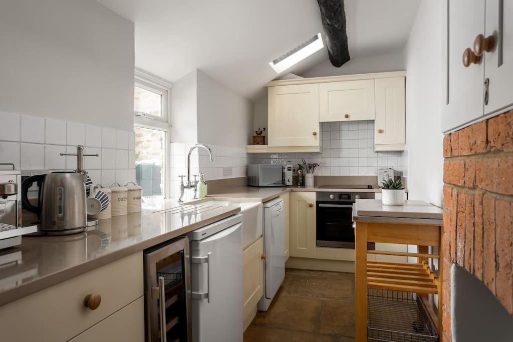 Charming 17Th Century Cotswold Cottage Adlestrop Экстерьер фото