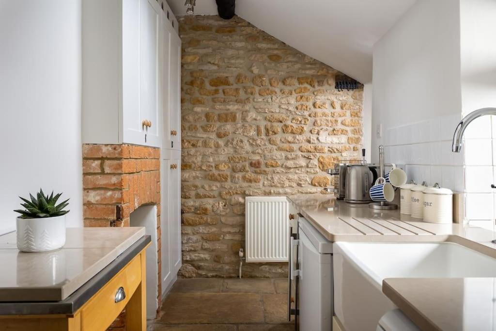 Charming 17Th Century Cotswold Cottage Adlestrop Экстерьер фото